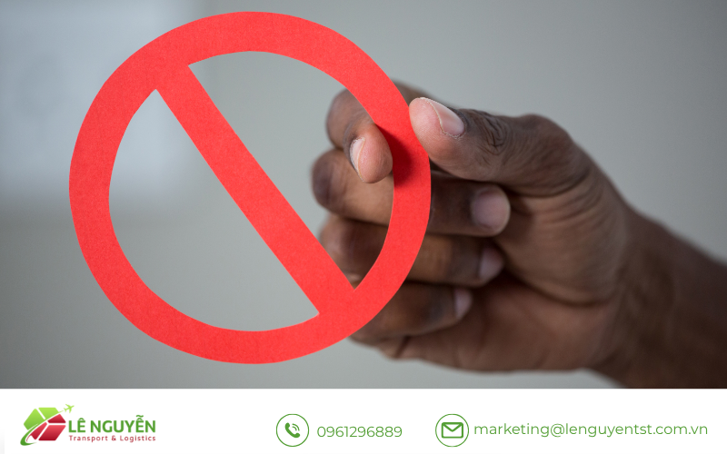 Hàng bị tịch thu, shop bị phạt